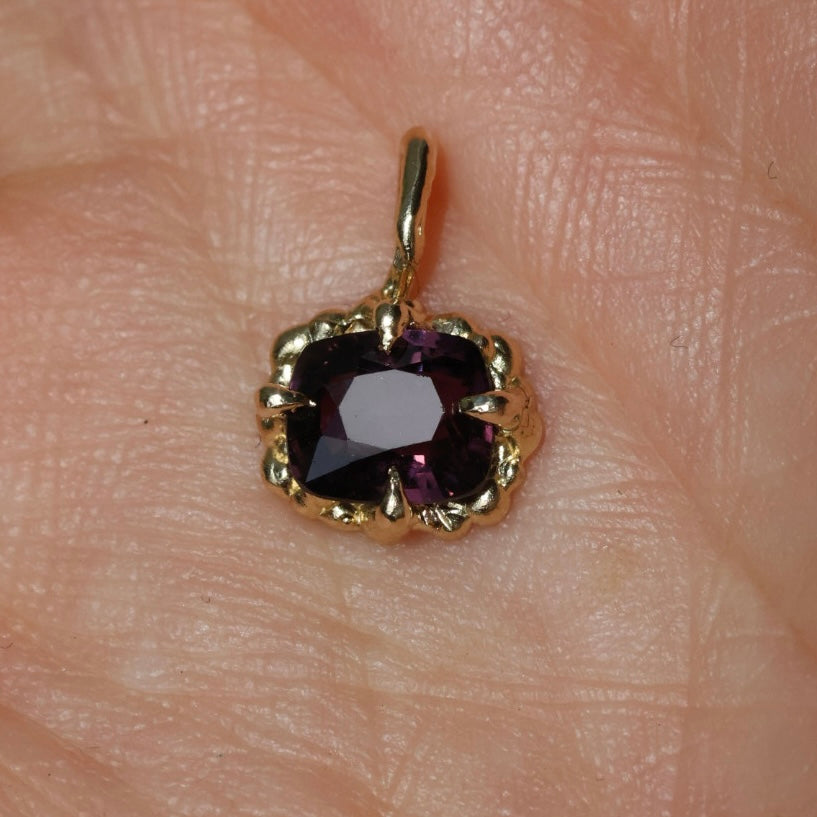 Grape Spinel Divination Pendant