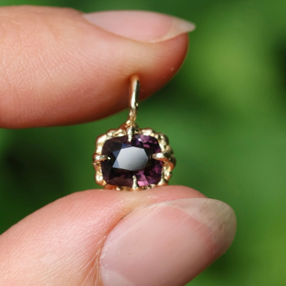 Grape Spinel Divination Pendant